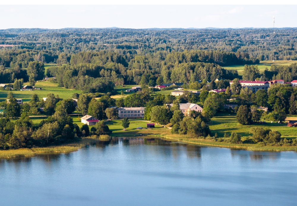 image_village-near-lake-and-forest-chanebo